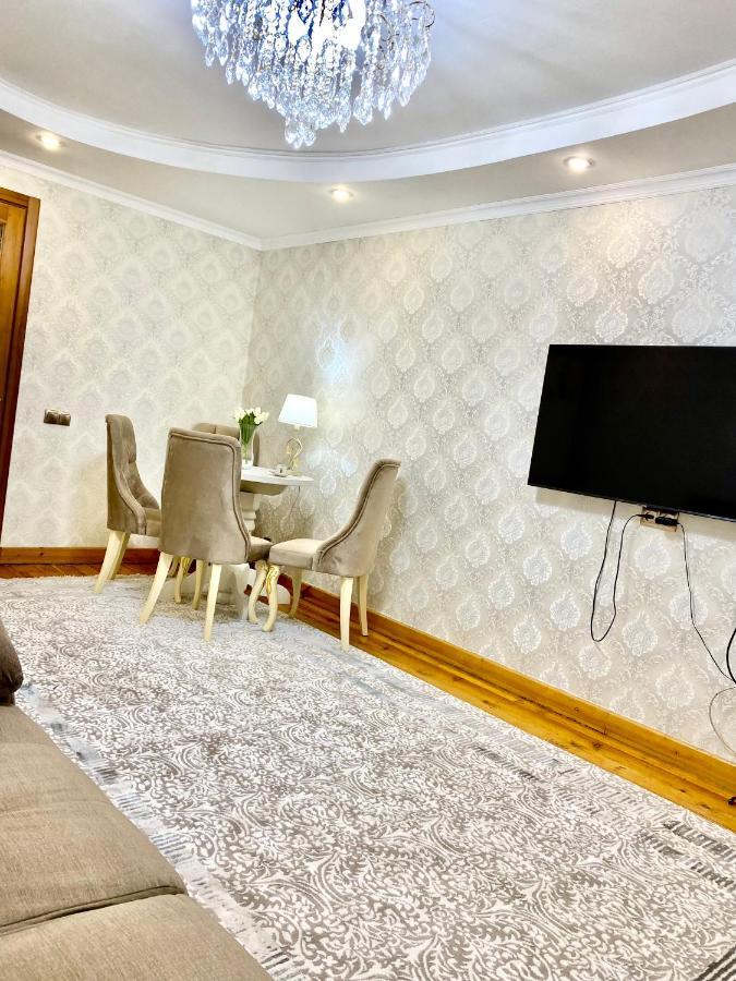Просторная 3 Комнатная Квартира На Арбате Almaty Exterior foto